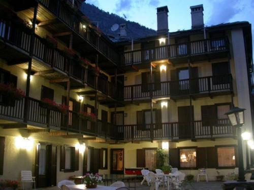 Hotel Tavernier Courmayeur Exterior foto